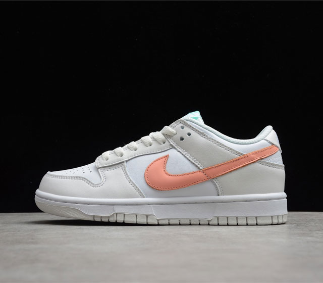 Nike Dunk Low GS 鸳鸯 白桃青 货号 CW1590-101 这款新品采用白色与象牙色共同构建淡雅鞋身 内外 Swoosh 分别以桃色与青色组成