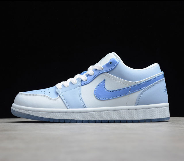 Air Jordan 1 Low The Mighty Swooshers AJ1 低帮 动漫二次元 白浅紫 货号 DM5442-040 整体鞋身采用白色为底