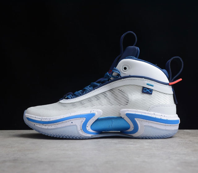 Nike Jordan 36 Jayson Tatum PE 塔图姆 白蓝 实战篮球鞋 货号 DJ4484-100 前掌能看到传统扇形 Zoom 的轮廓 后跟
