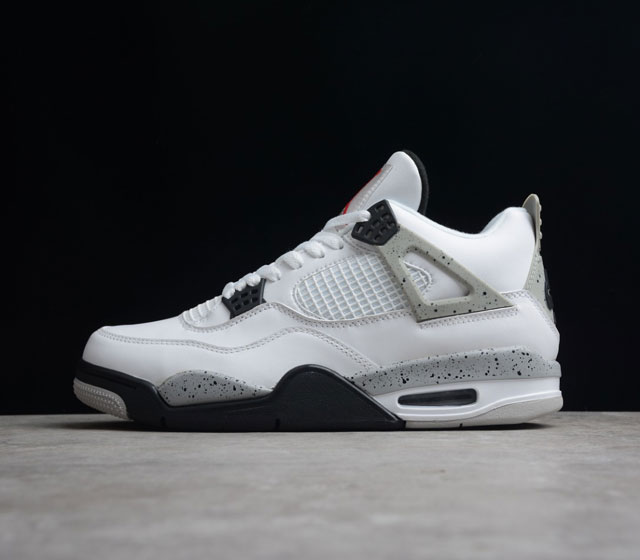 纯原级别 鞋舌处标志不同于以往的 Air Jordan 4 在经典的 Jumpman Logo 旁边添加了 23 字样 彰显版本特殊性 中底由灰色和白色