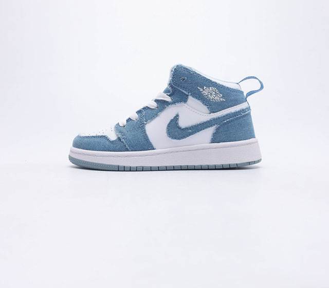 耐克 童鞋 NIKE AIR JORDAN 1 MID AJ1乔1 儿童运动鞋复古休闲篮球鞋 高帮设计 提高了与足部的贴合度 高帮的设计给人帅气的印象 鞋底的