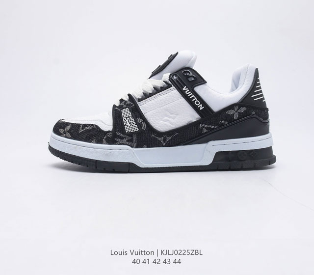 路易威登Louis Vuitton LV路易威登板鞋 时尚运动鞋 潮男鞋 舒适防滑底和百搭性霸屏整个时尚娱乐圈 细节调整完美主义 鞋面采用专柜ZP一致的牛皮