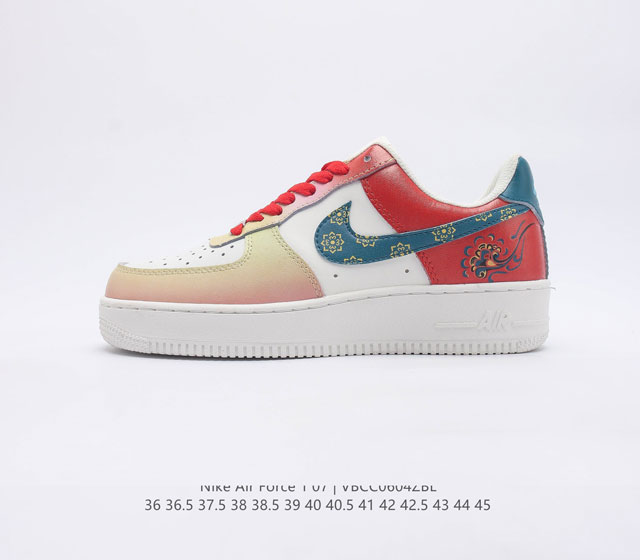 耐克 Nike Air Force 1 07 空军一号 AF1 运动板鞋 在元年款篮球鞋的基础上 焕新演绎人们所熟知的特色 利落皮革 简洁配色 助你全力以赴发