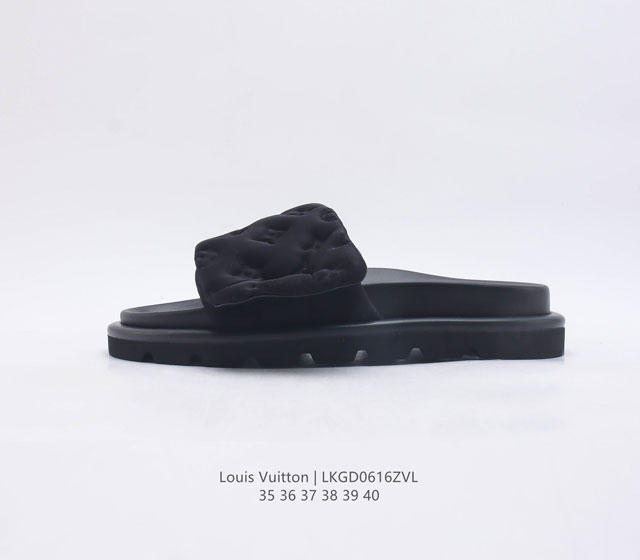 LV 拖鞋系列 LOUIS VUITTON 浮雕 拖鞋 Louis Vuitton Lv 路易威登 潮流经典魔术贴一字拖鞋延续经典 上脚舒适性极好 鞋轻不