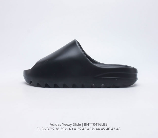 公司级 阿迪达斯 Adidas YEEZY SLIDE 经典运动拖鞋时尚厚底增高男女一字拖鞋 YEEZY SLIDE椰子拖鞋的外观十分吸引人 融合了