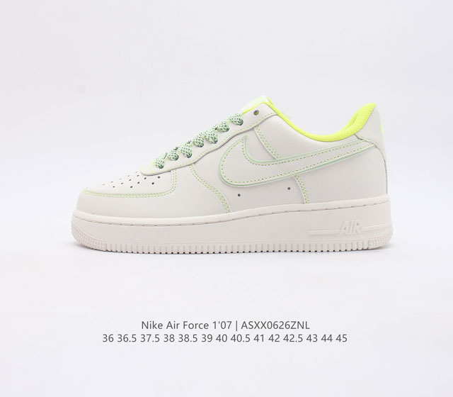 耐克 Nike Air Force 1 07 空军一号经典篮球鞋气垫休闲运动鞋 穿上 Air Force 1 07 运动鞋革新经典篮球鞋 助你踢踩跳跺 滑