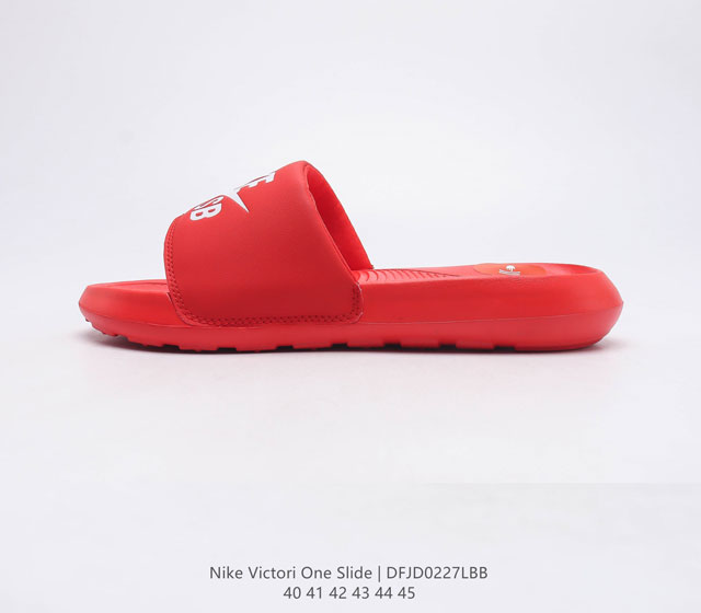 耐克 Nike Victori One Slide 耐克 夏季时尚舒适 高品质 一字拖鞋沙滩鞋拖鞋 采用全新柔软泡棉 响应灵敏 轻盈非凡 打造休闲舒适的穿着