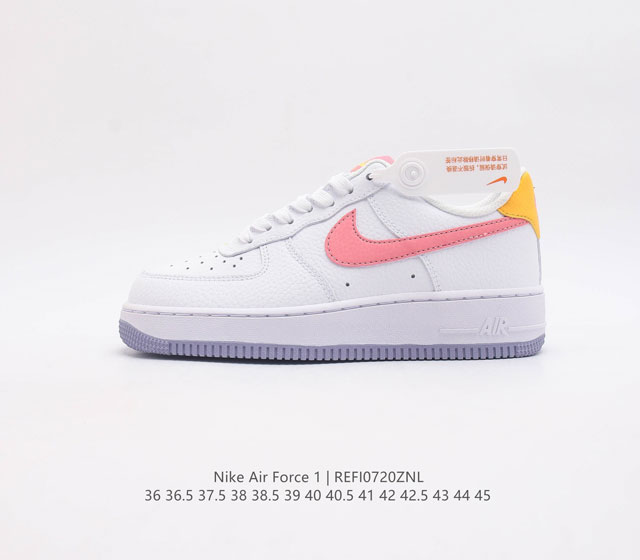 耐克 Nike Air Force 1 '07空军一号经典篮球鞋休闲运动鞋 穿上 Air Force 1 '07 运动鞋革新经典篮球鞋 助你踢踩跳跺 滑步旋转