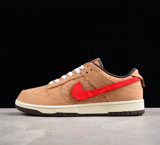 CLOT x Nike Dunk “Cork” 全新软木塞 联名款 复古低帮板鞋 魔术贴DIY 货号：FN0317-121 此次依然选择了 Dunk 鞋型 整双