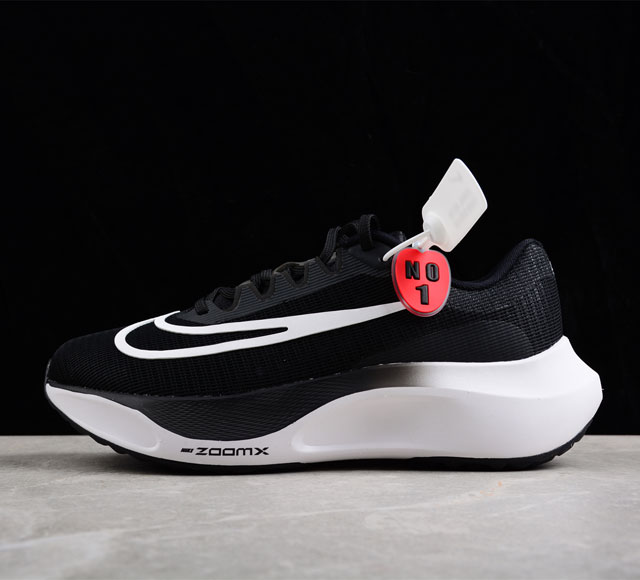 纯原 Nk Zoom Fly 5 耐克超弹轻盈跑步鞋 Dm8968-001 独家开模内嵌全掌铲形真碳板 如拆解发现非碳板可假一罚十 非市面上通货tpu塑料板或