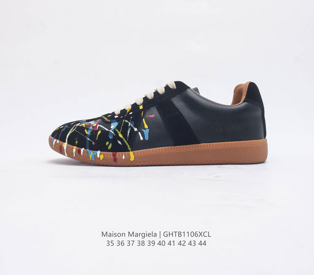 Maison Martin Margiela 马丁 马吉拉 德训休闲板鞋 牛皮革柔软细腻的特点与麋鹿皮的绒毛质感相结合 使其既有超高的柔软舒适度 又同时保持不错