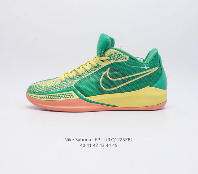 Wnba 球星sabrina Ionescu 的签名鞋 耐克 Nike Sabrina 1 篮球鞋正式发布 这双鞋定位是中性 并不限定于男子款式 低帮设计 鞋面