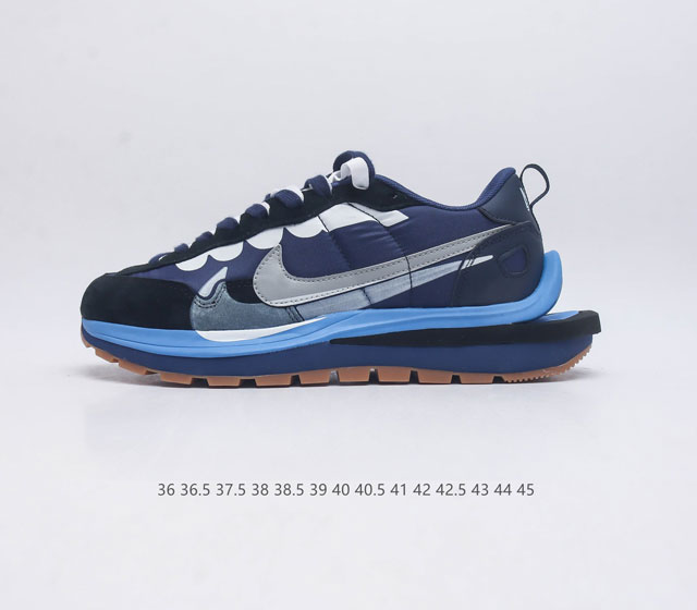 耐克 Sacai X Nike Vaporwaffle 华夫三代3 0 走秀重磅联名款运动鞋 鞋款由pegasus与vaporfly两款鞋型的设计元素共同构建