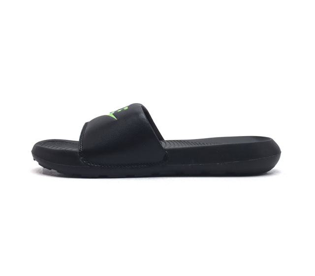 耐克 Nike Victori One Slide 耐克 夏季时尚舒适 高品质 一字拖鞋沙滩鞋拖鞋 采用全新柔软泡棉 响应灵敏 轻盈非凡 打造休闲舒适的穿着体验