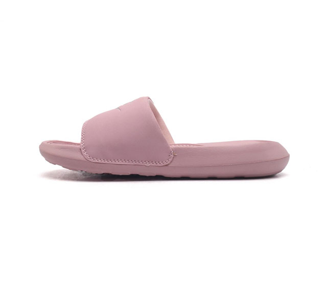 耐克 Nike Victori One Slide 耐克 夏季时尚舒适 高品质 一字拖鞋沙滩鞋拖鞋 采用全新柔软泡棉 响应灵敏 轻盈非凡 打造休闲舒适的穿着体验