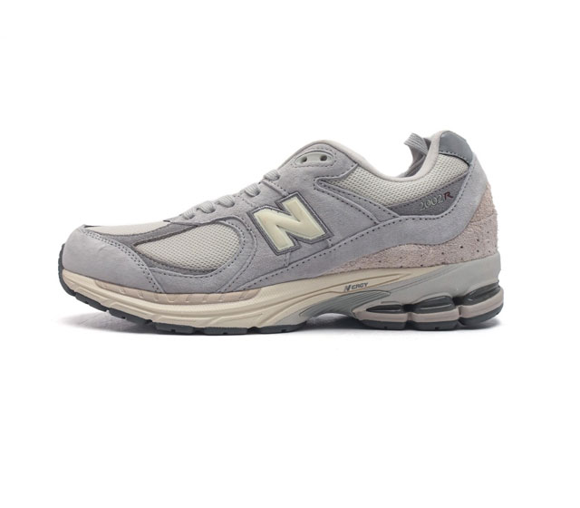 新百伦 New Balance 2R 跑鞋 男女运动鞋厚底老爹鞋 沿袭了面世之初的经典科技 以 Encap 中底配以升级版 N-Ergy 缓震物料 鞋面则采用特