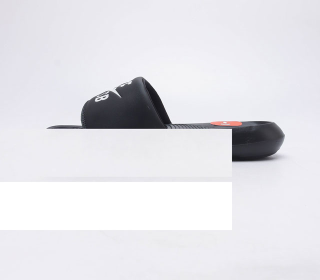 耐克 Nike Victori One Slide 耐克 夏季时尚舒适 高品质 一字拖鞋沙滩鞋拖鞋 采用全新柔软泡棉 响应灵敏 轻盈非凡 打造休闲舒适的穿着体验