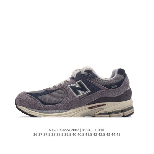 新百伦 New Balance 2002R 跑鞋 男女运动鞋厚底老爹鞋。沿袭了面世之初的经典科技，以 Encap 中底配以升级版 N-Ergy 缓震物料。鞋面则