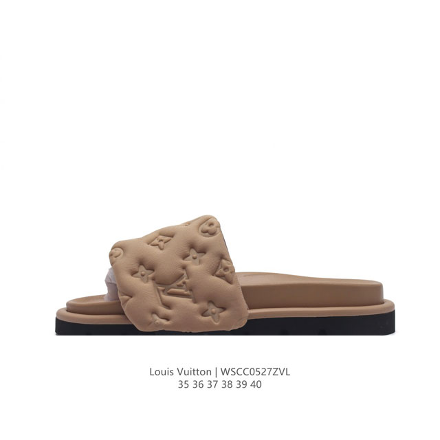 Lv 拖鞋系列 Louis Vuitton 沙滩休闲拖鞋 Louis Vuitton Lv 路易威登 浮雕 潮流经典魔术贴一字拖鞋延续经典 上脚舒适性极好 鞋轻